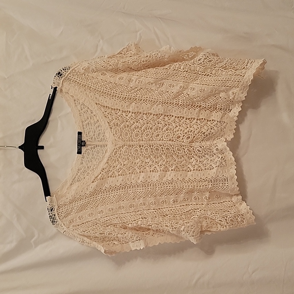 LOVE CULTURE CROCHET CROPPED TOP